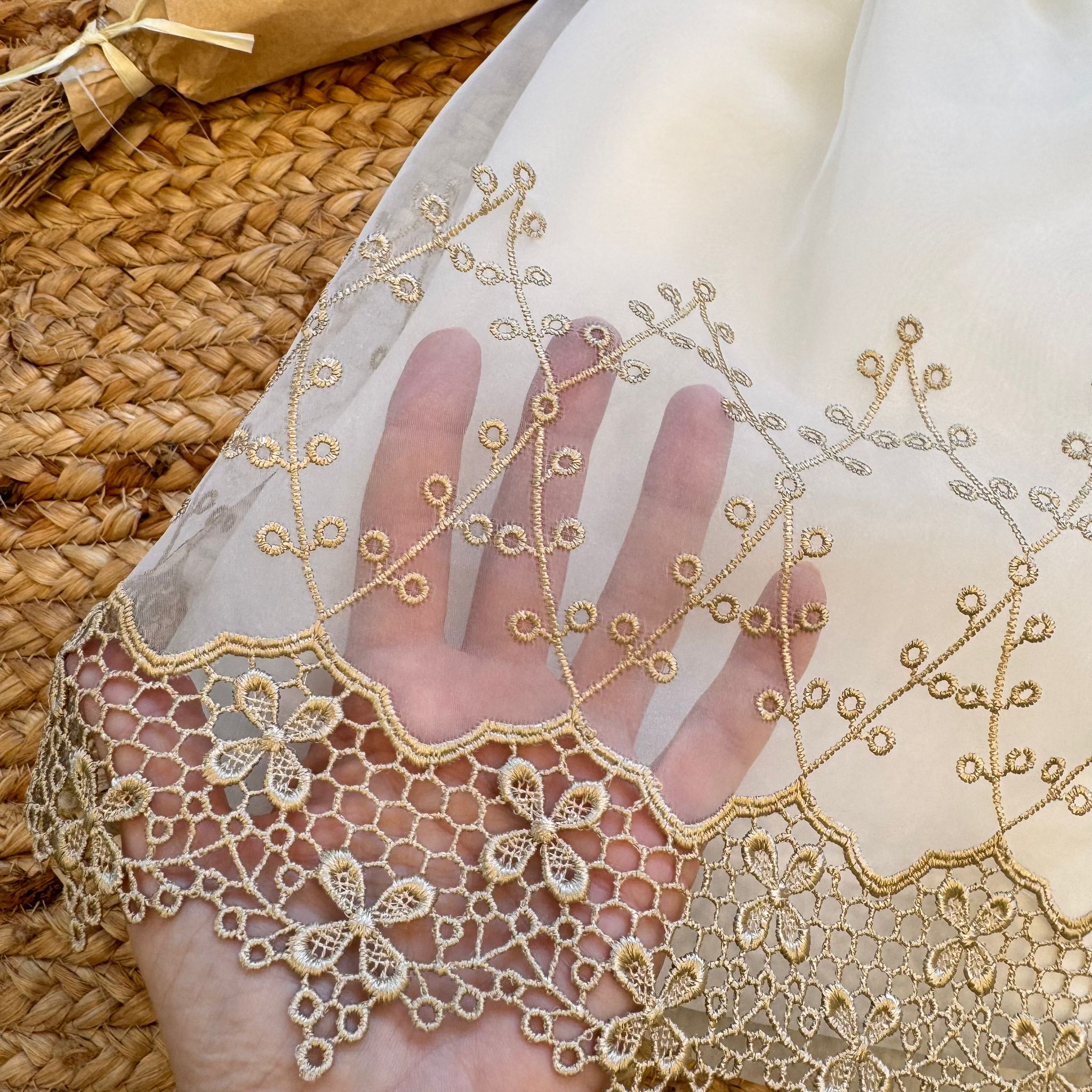 ABITO BATTESIMO BIANCO E BEIGE