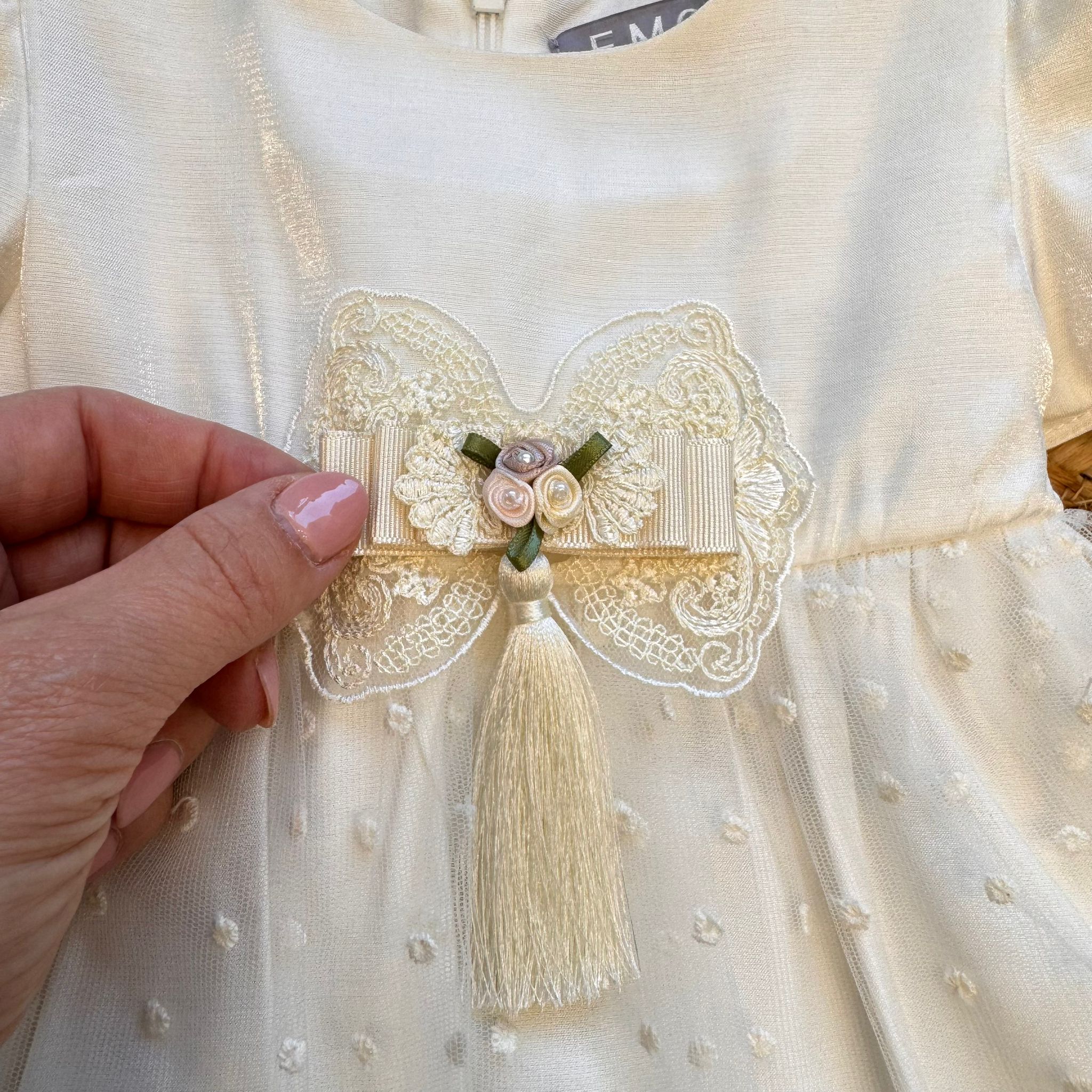 ABITO BIANCO BAMBINA CON RICAMI E FIOCCO RAFFINATO