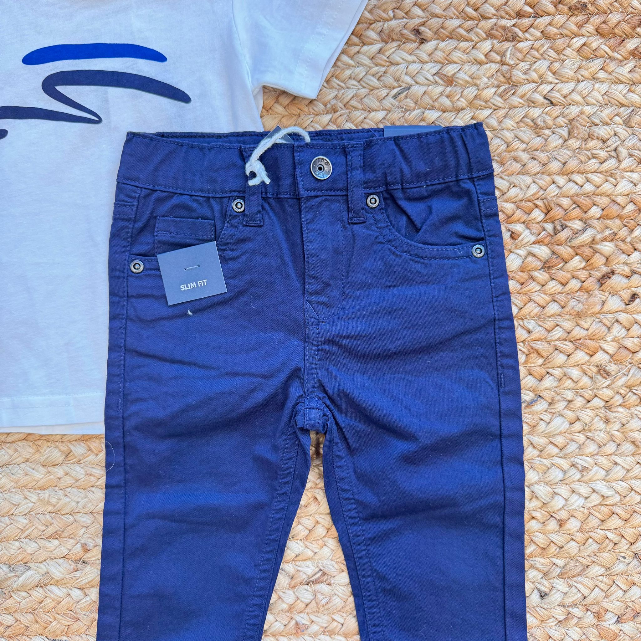 COMPLETO IDO T-SHIRT GRAFICA E PANTALONE SLIM BLU