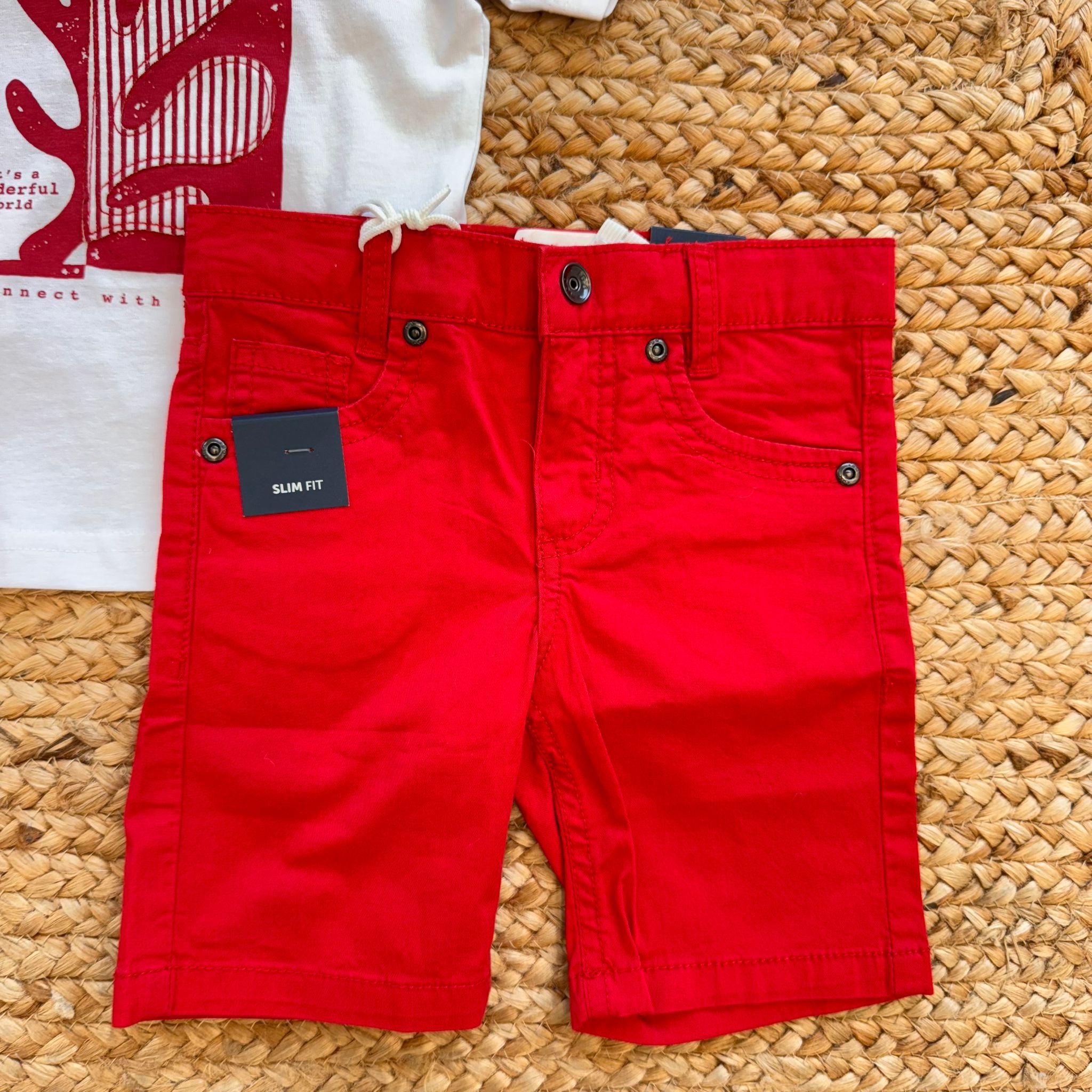 COMPLETO IDO T-SHIRT BIANCA E BERMUDA ROSSO VIVACE