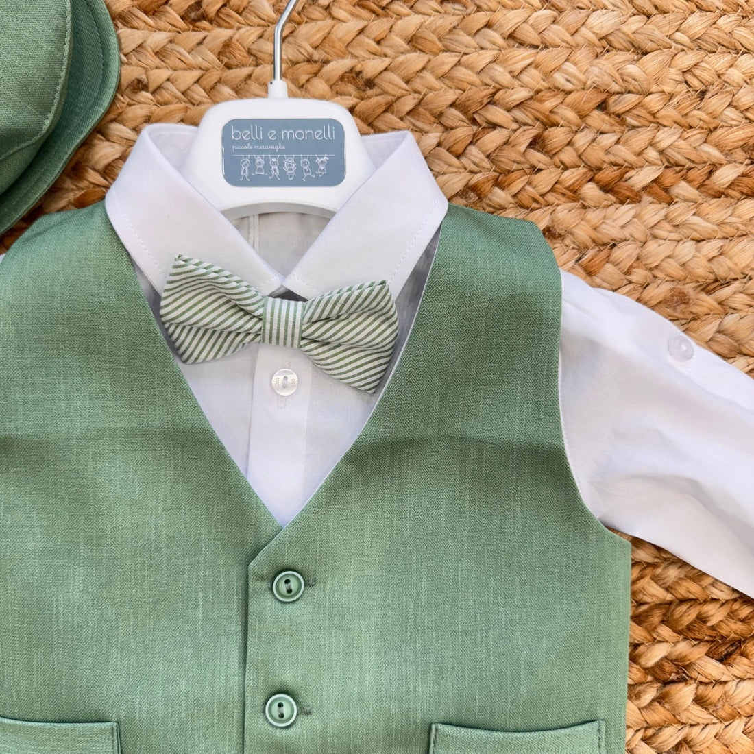 COMPLETO BATTESIMO BAMBINO VERDE A RIGHE – STILE FRESCO E RAFFINATO