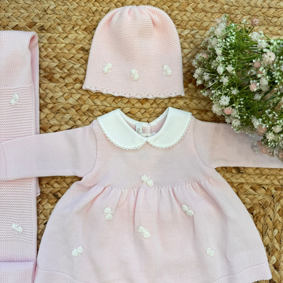 Uscita clinica neonata in pura lana rosa cipria con cuori ricamati