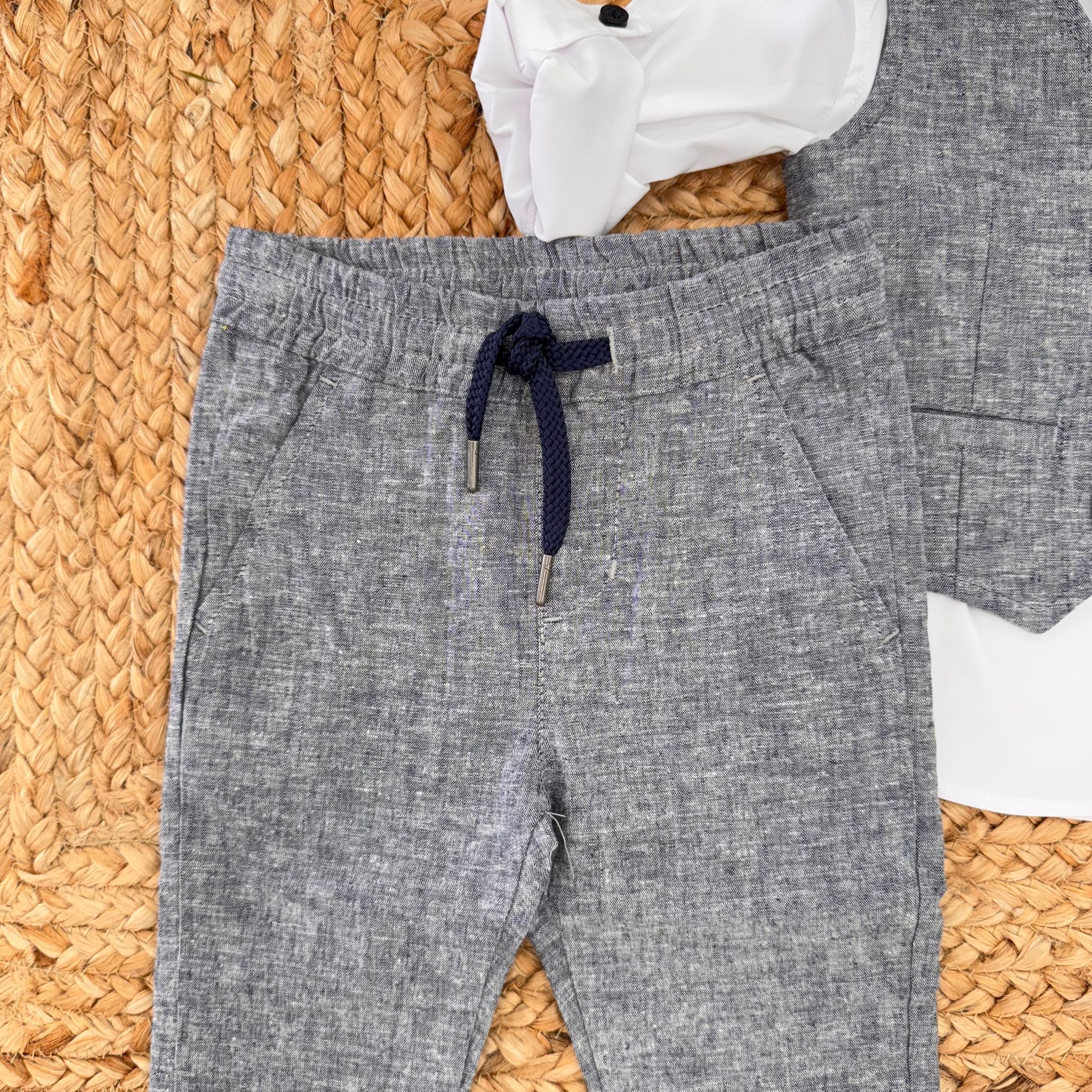 COMPLETO BAMBINO CON GILET GRIGIO E CAMICIA BIANCA