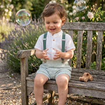 Completo bimbo elegante con bretelle