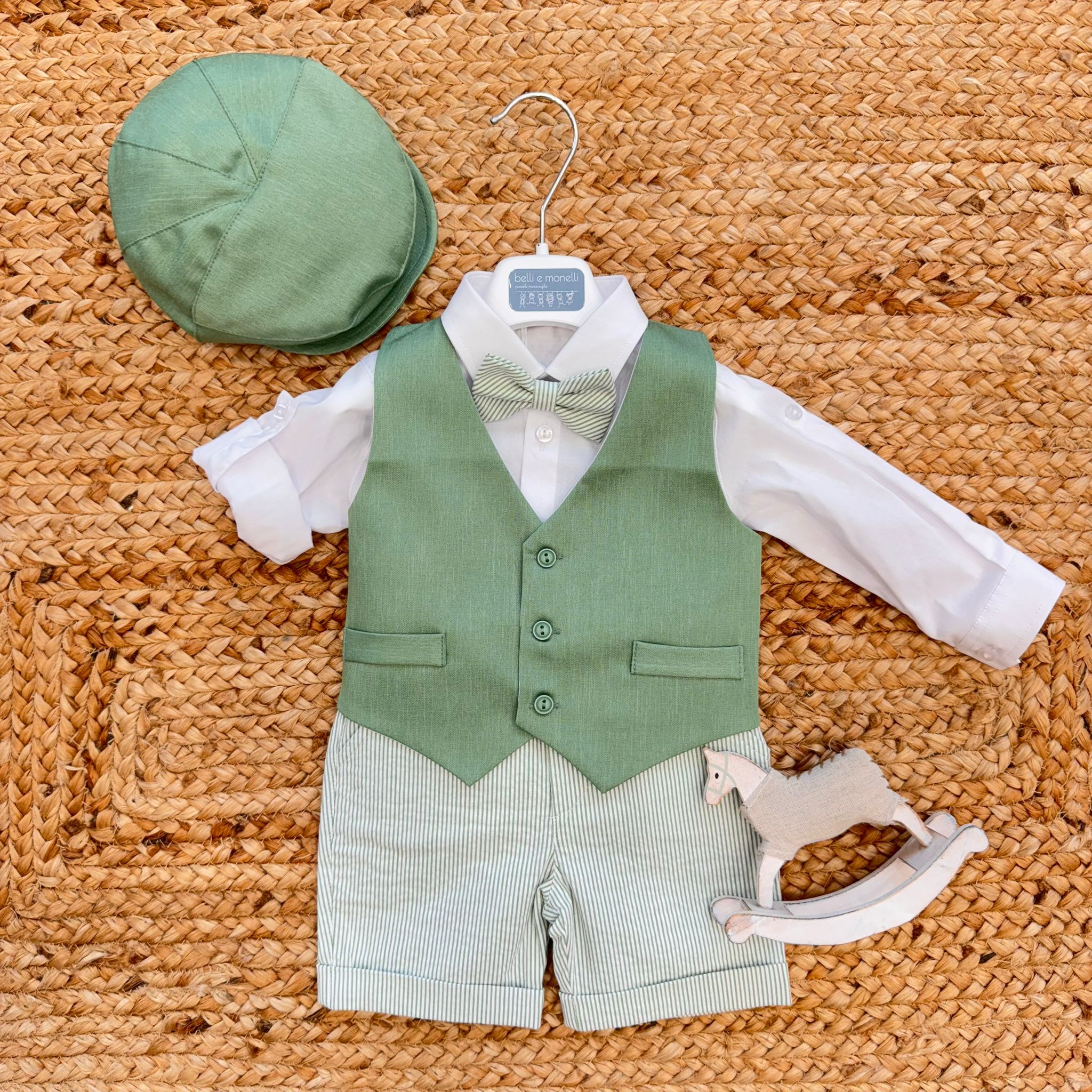 COMPLETO BATTESIMO BAMBINO VERDE A RIGHE – STILE FRESCO E RAFFINATO