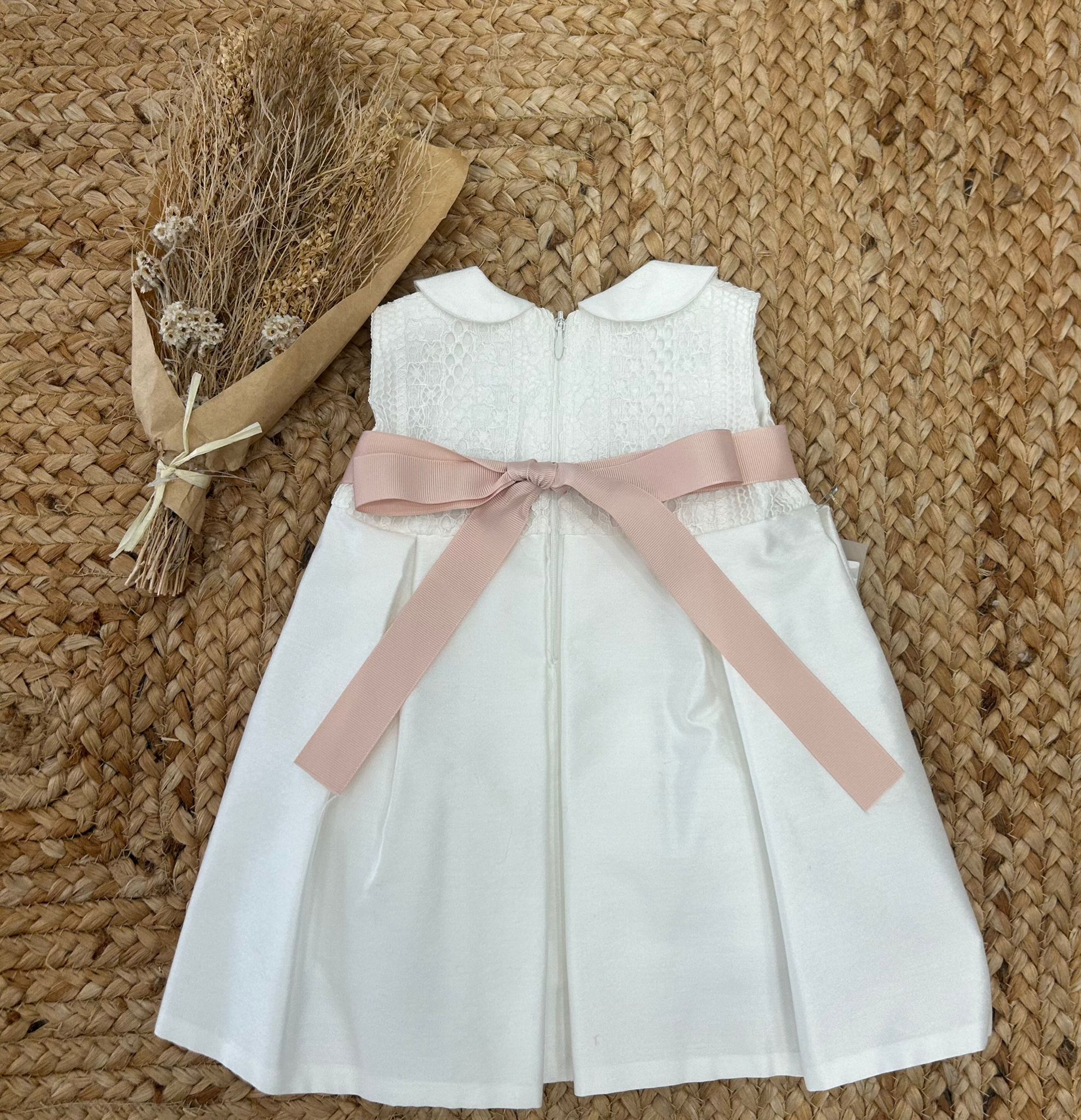 ABITO BATTESIMO CON COLLETTO E FIORI ROSA