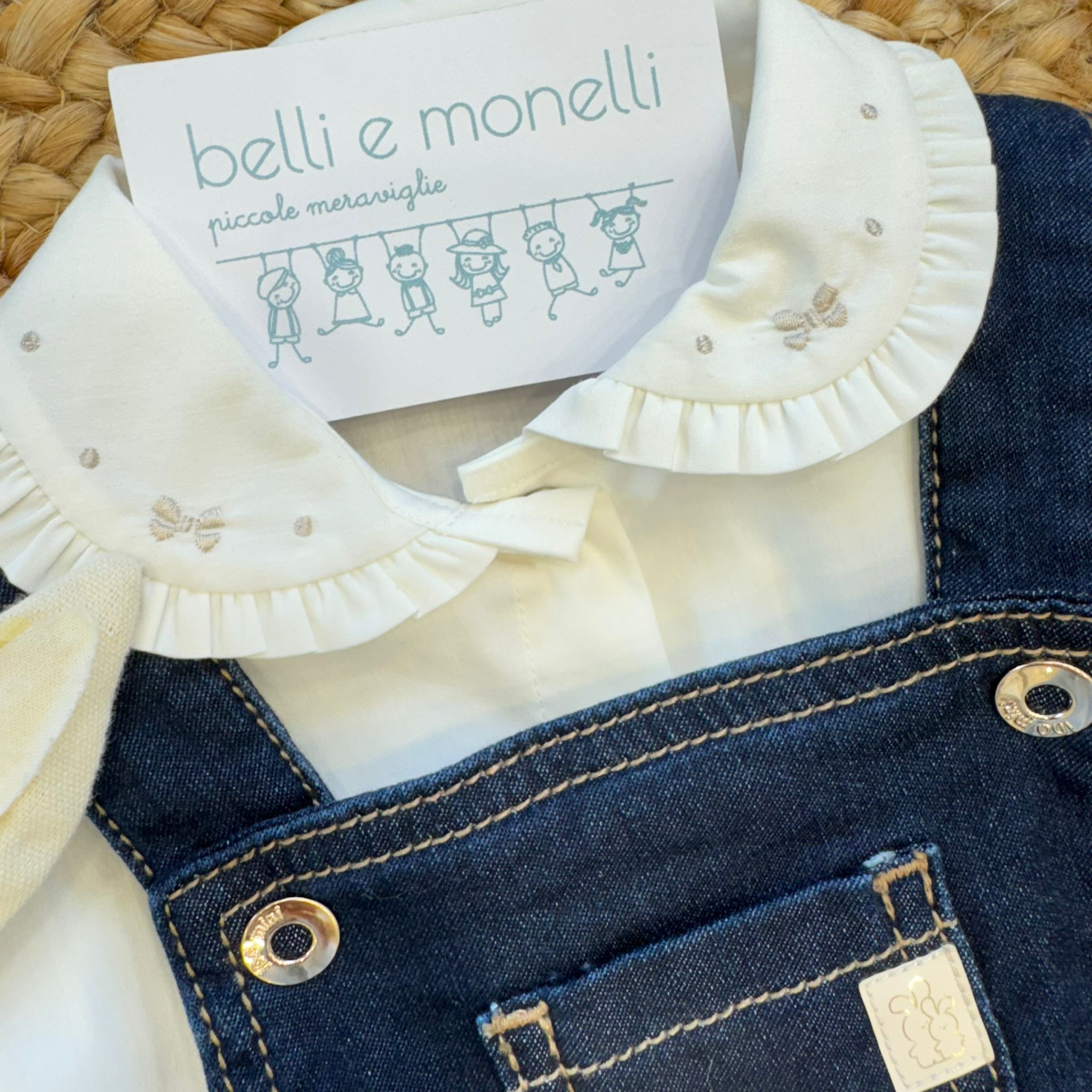 Completo bimba denim con camicia bianca