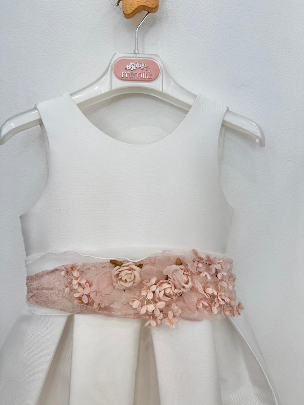 
	Dettaglio fascia in pizzo e tulle con fiori tridimensionali cipria