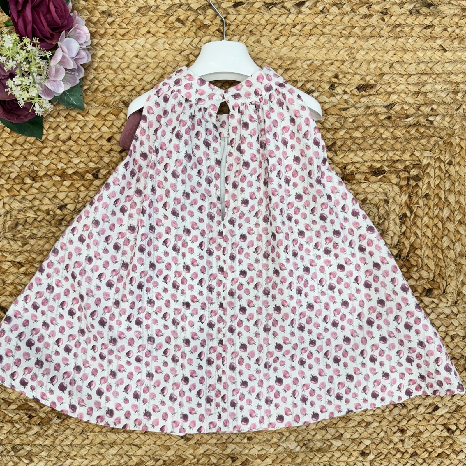 Retro dell'abito per bambina con apertura e chiusura a bottone, pratico e comodo per la stagione estiva.