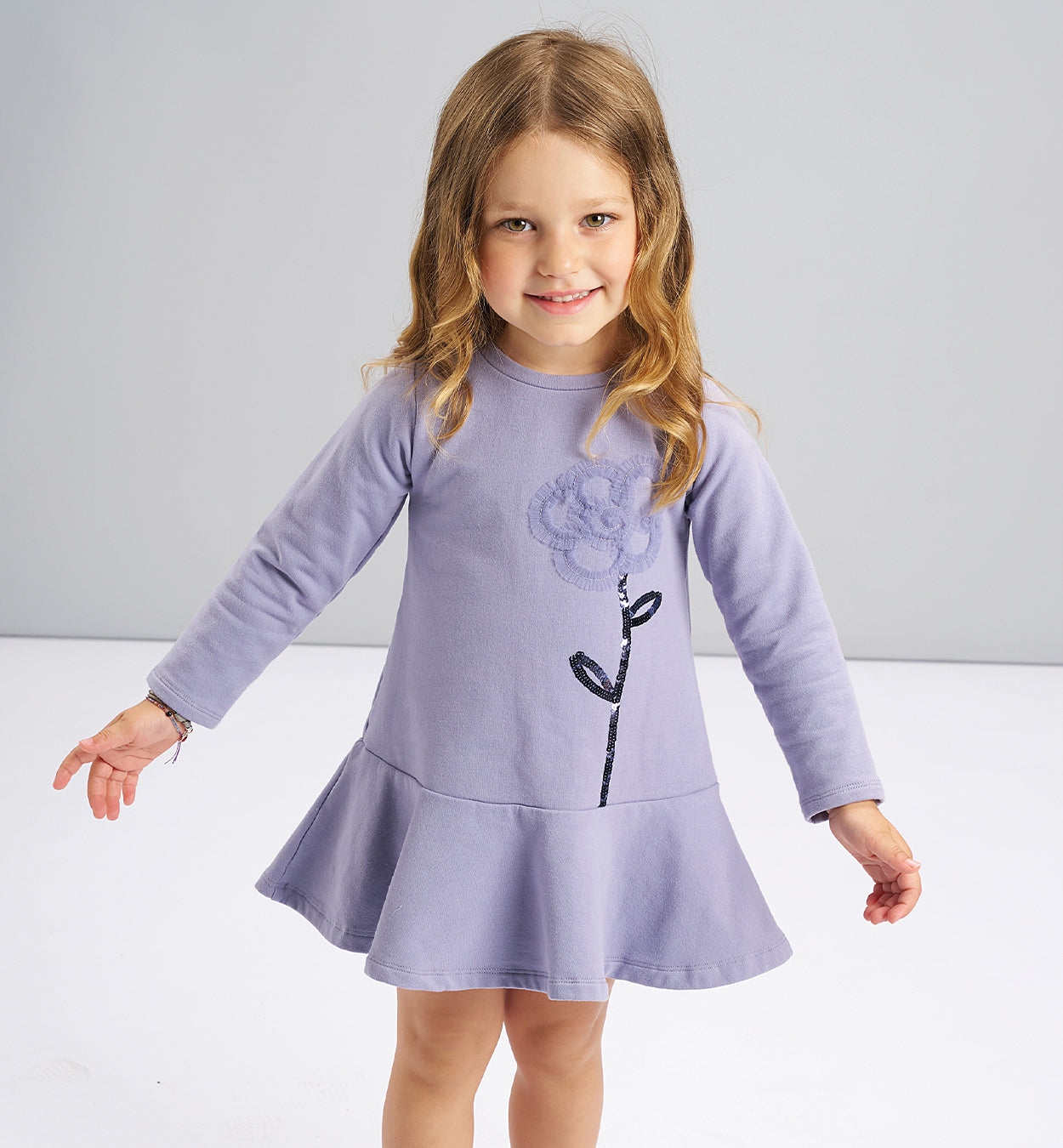 Abito bambina lilla in caldo cotone con fiore ricamato sul davanti