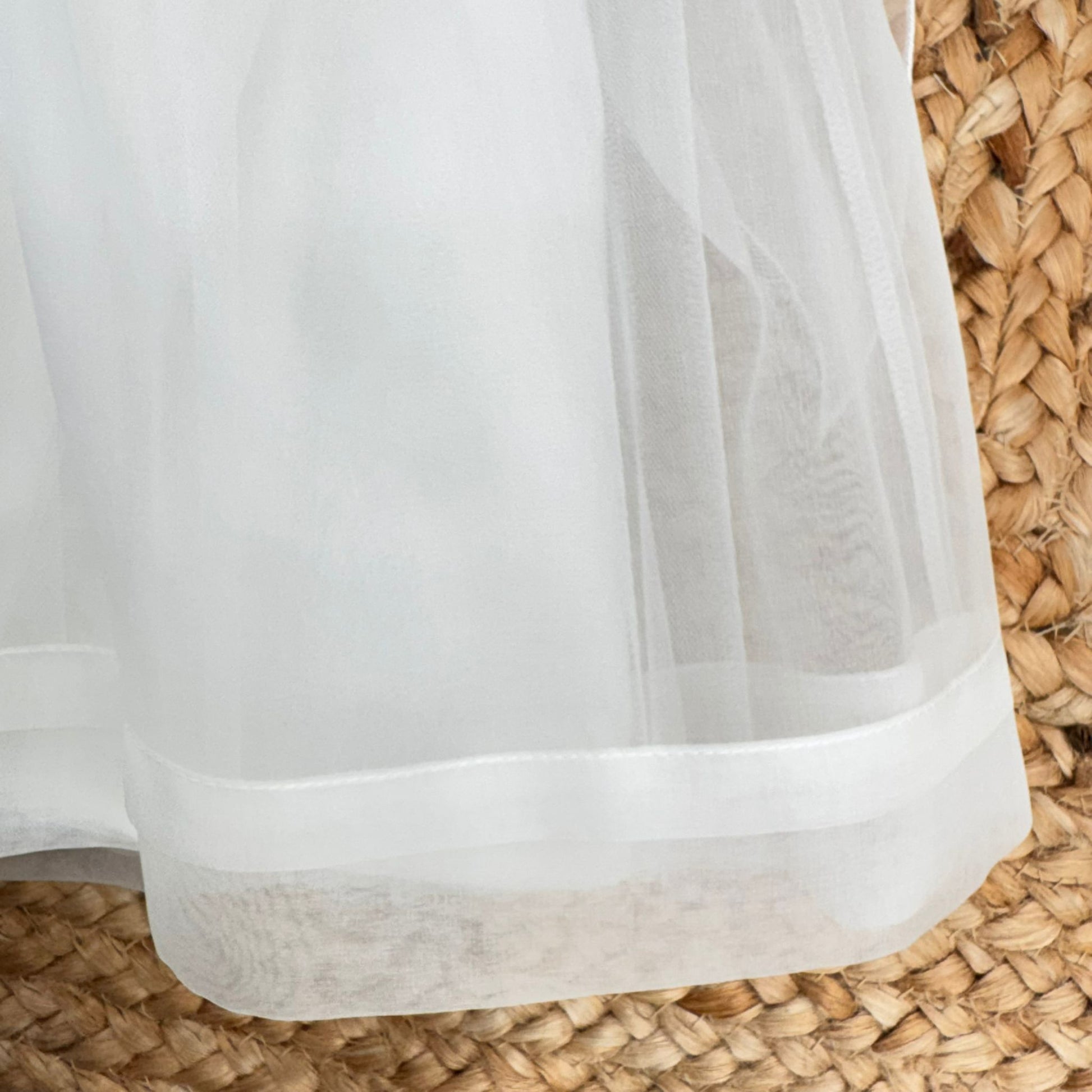 Abito battesimo bimba in organza di seta con ricami artigianali sul corpino