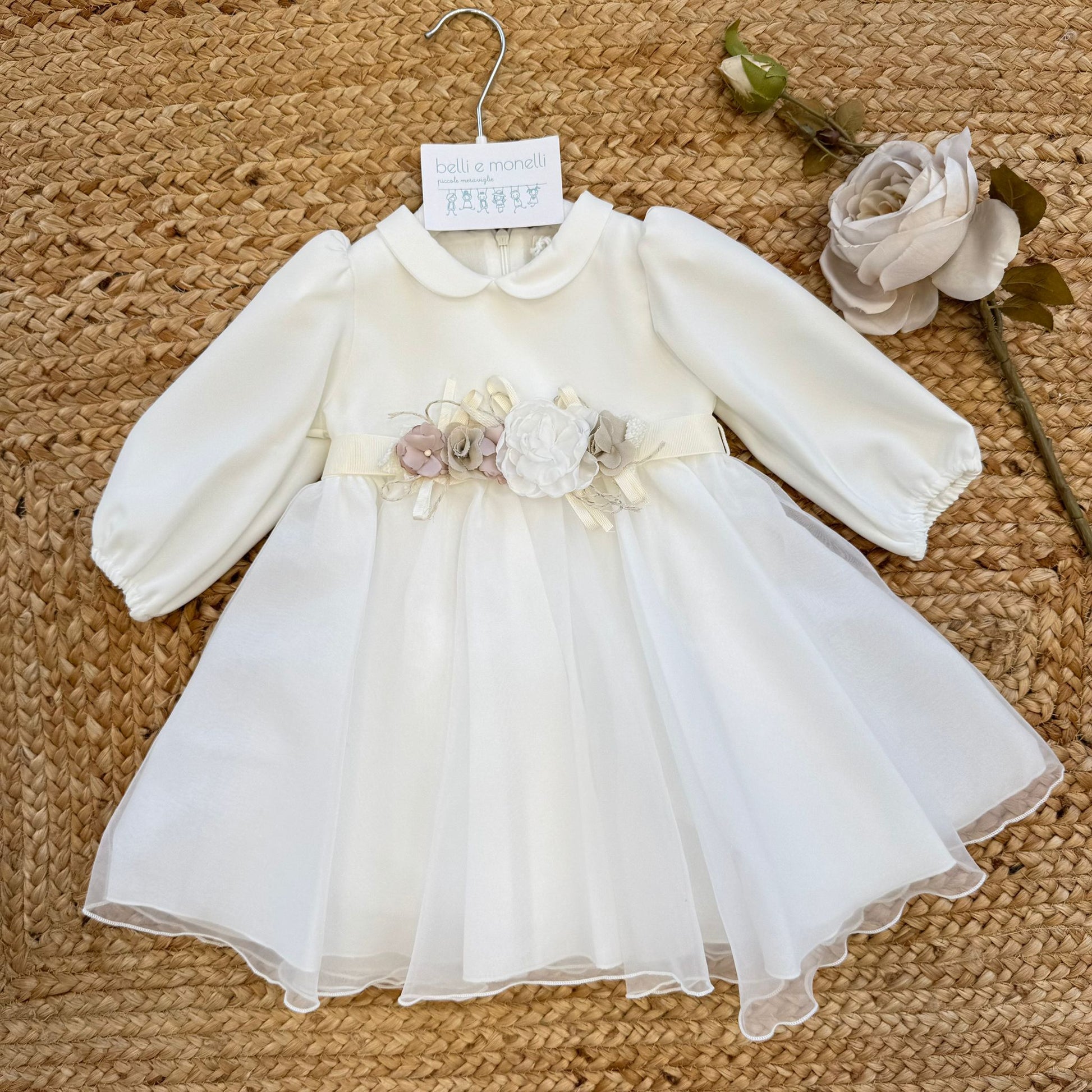 Abito battesimo neonata avorio con fiori applicati e gonna in organza