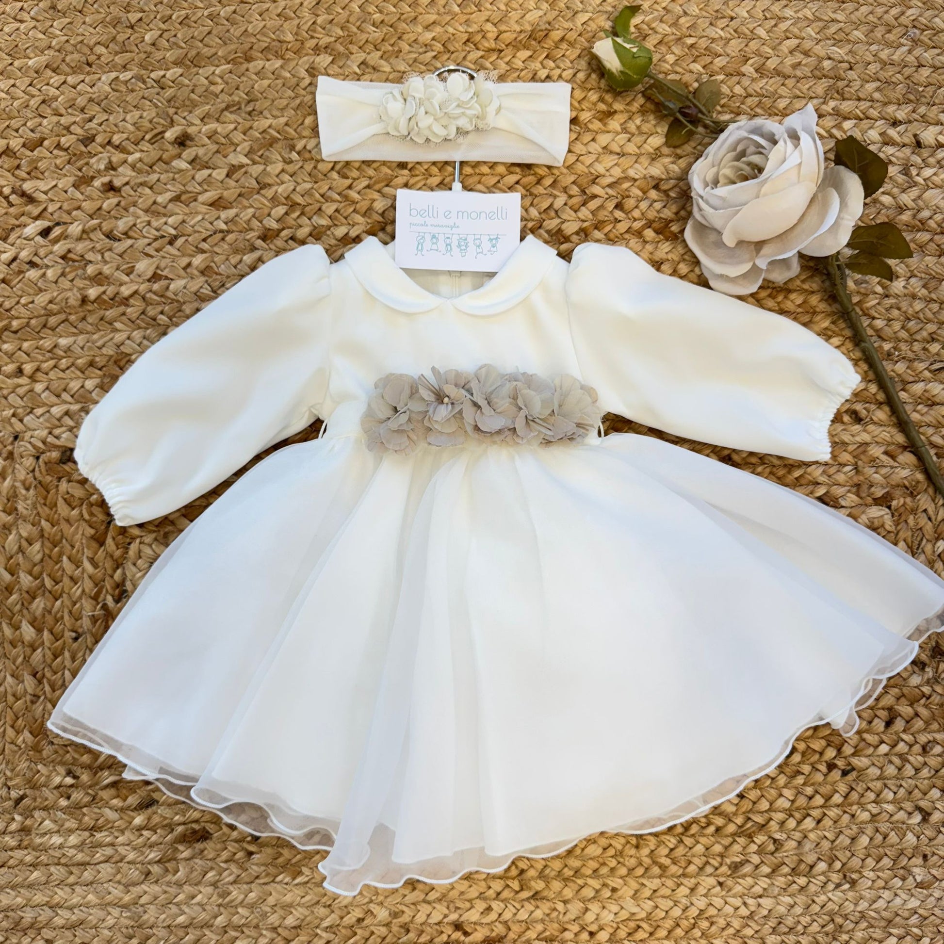 Abito battesimo neonata avorio con fiori tortora e fascia