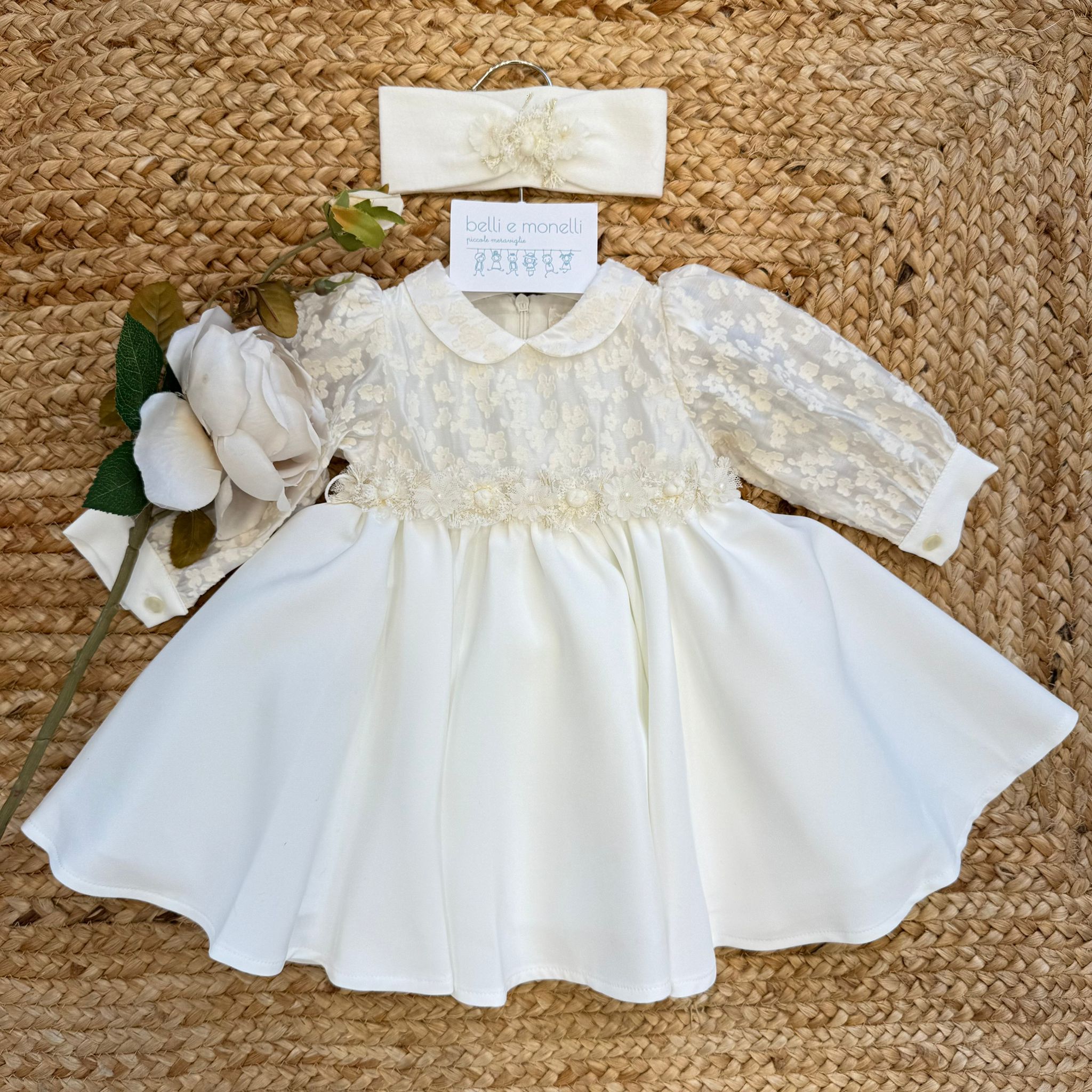 Abito battesimo neonata avorio con pizzo floreale e fascetta coordinata
