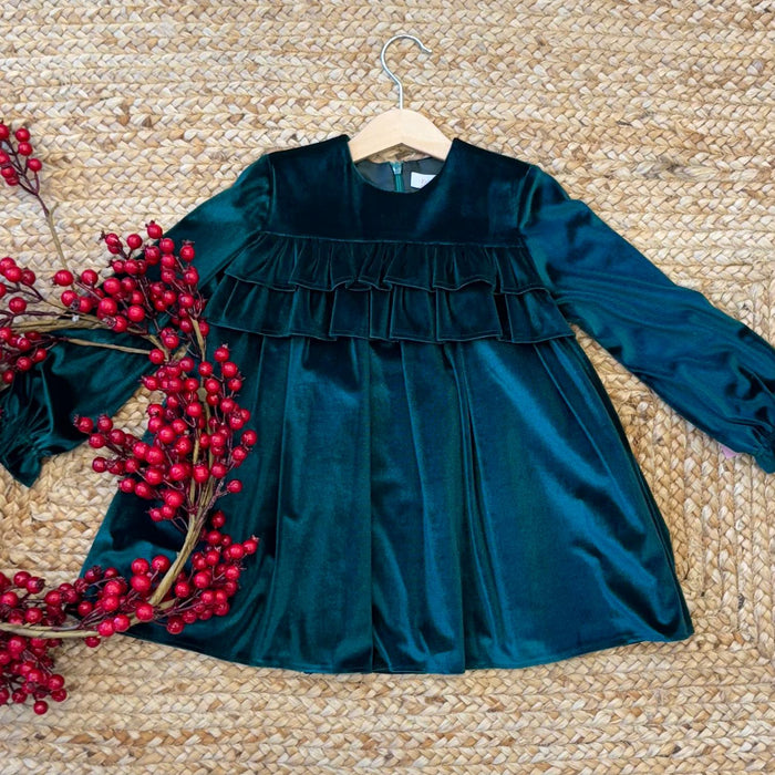 Abito natalizio per bambina in velluto verde con balze sul corpetto e maniche lunghe, ideale per feste e cerimonie di Natale.