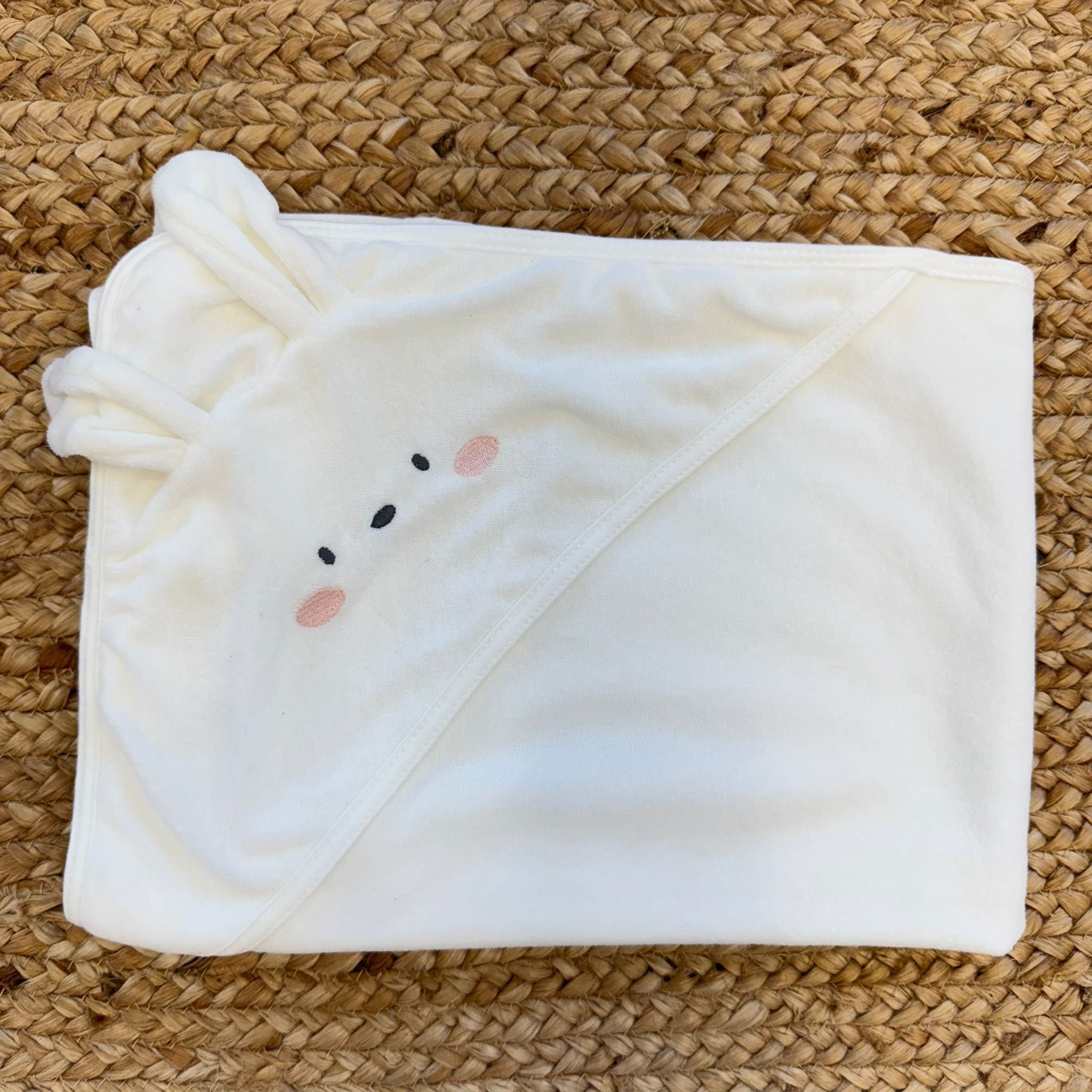 Accappatoio neonato panna con cappuccio orecchie piegato