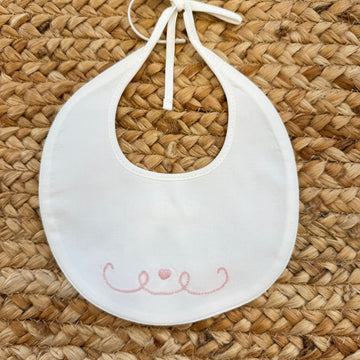 Bavaglino neonata bianco con ricamo rosa a cuore e riccioli