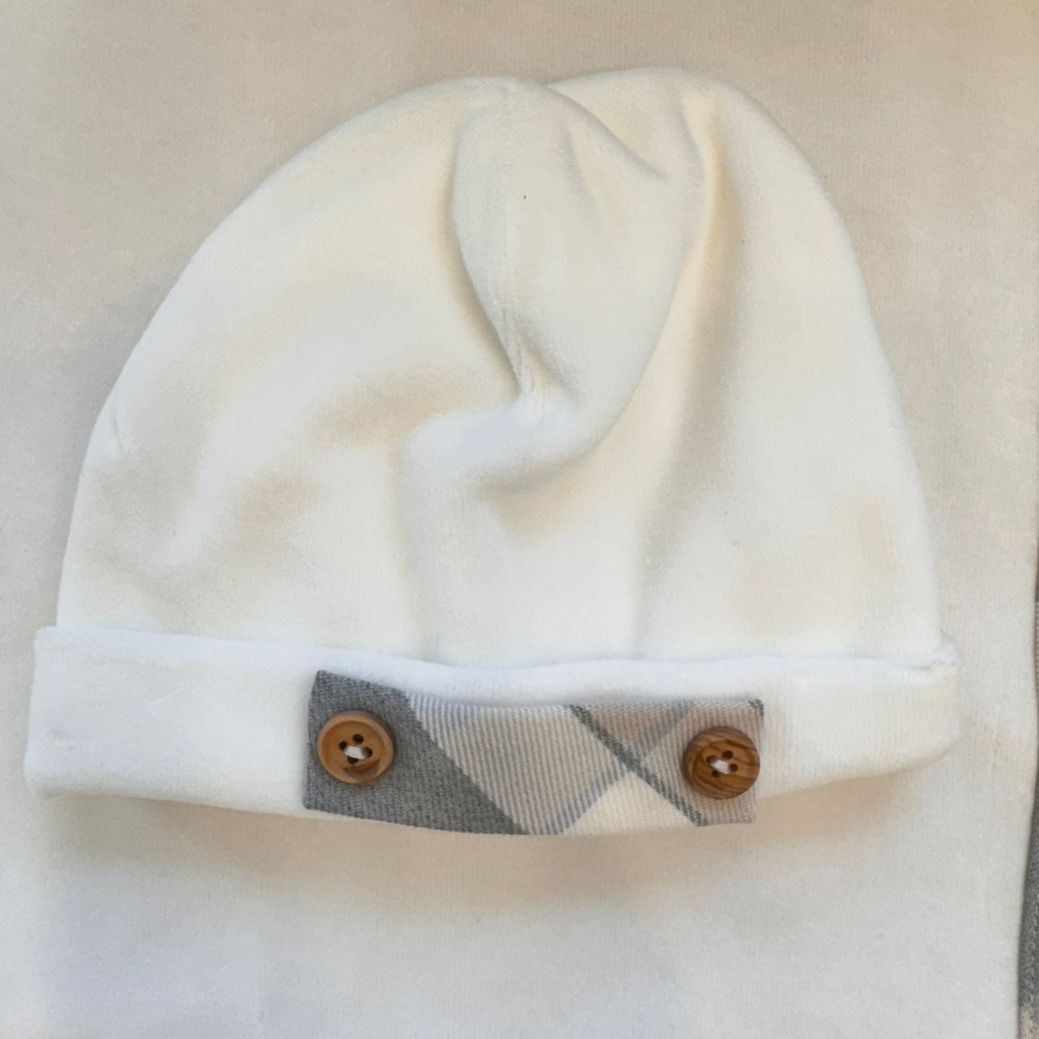 Bavetta neonato bianca con ricamo cucciolo scozzese