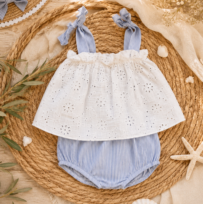 Completo bimba in cotone sangallo bianco e righe azzurre
