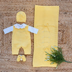 Cappellino giallo in lana con ricamo