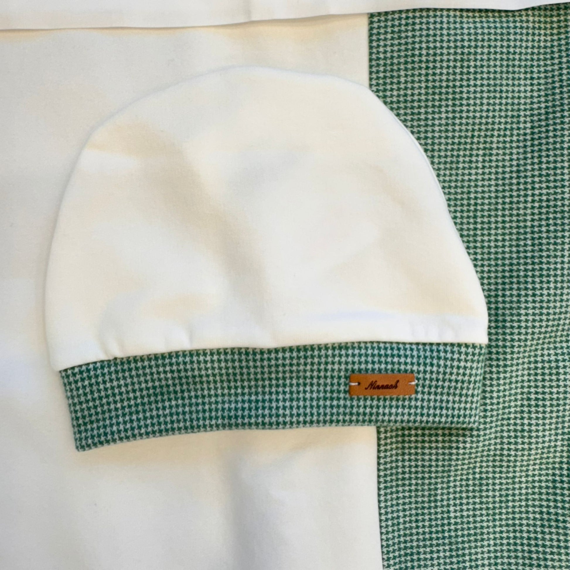 Cappellino neonato caldo cotone con risvolto pied de poule

