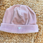 Cappellino rosa neonata in ciniglia con fiocco ricamato