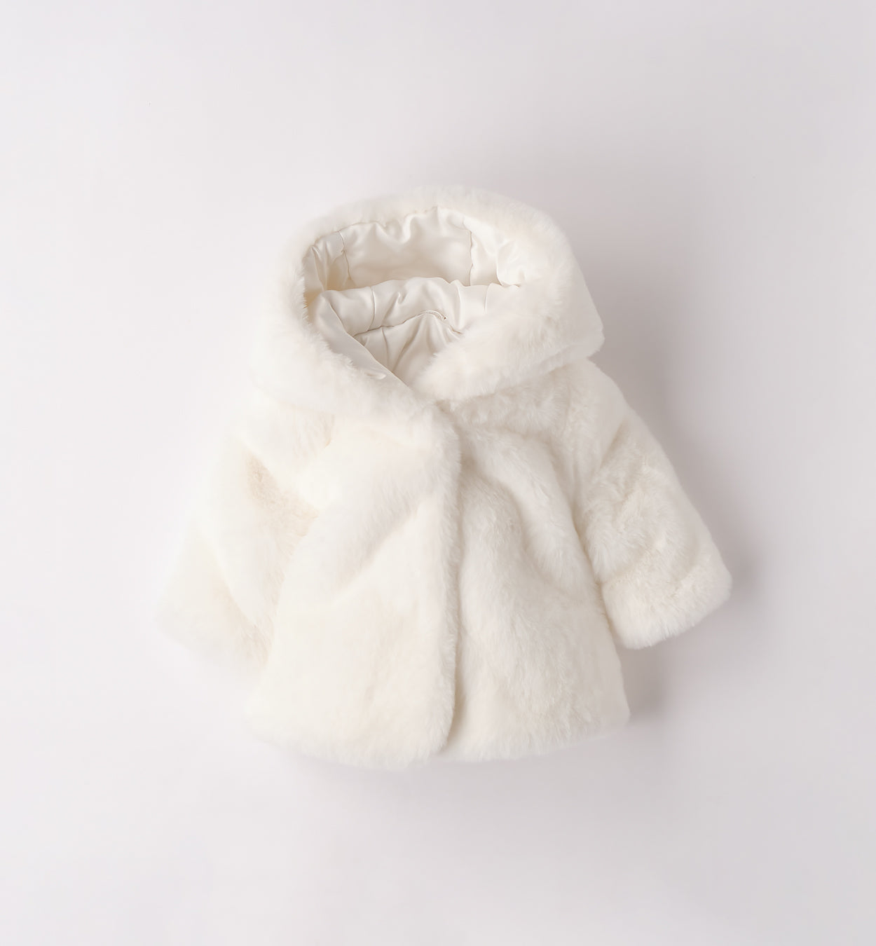 Cappottino battesimo eco pelliccia bianca neonata – vista frontale