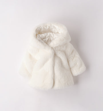 Cappottino battesimo eco pelliccia bianca neonata – vista frontale