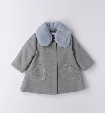 Cappottino grigio bambina con collo in eco pelliccia azzurro e tasche a cuore