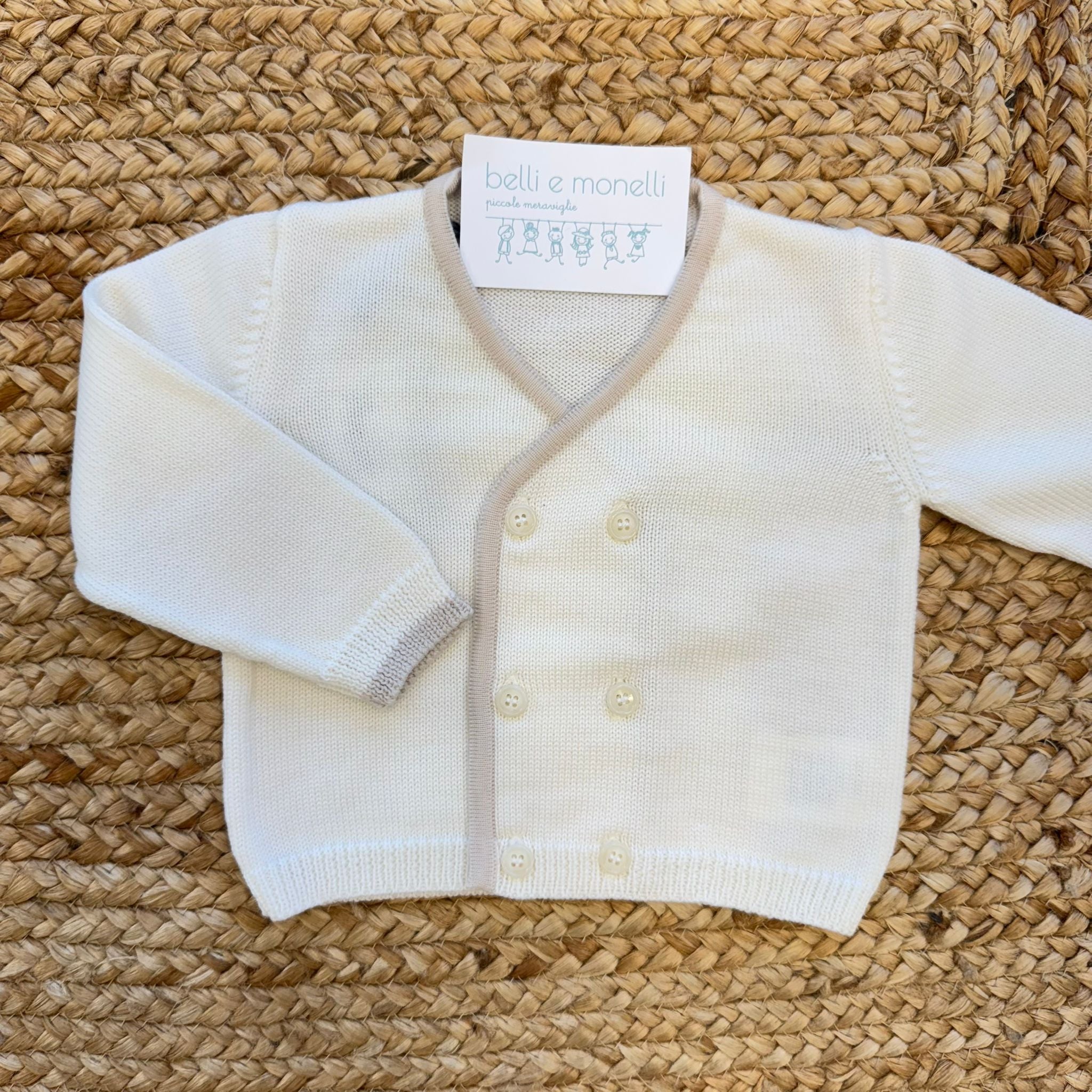 Cardigan panna con profili beige e bottoni madreperla