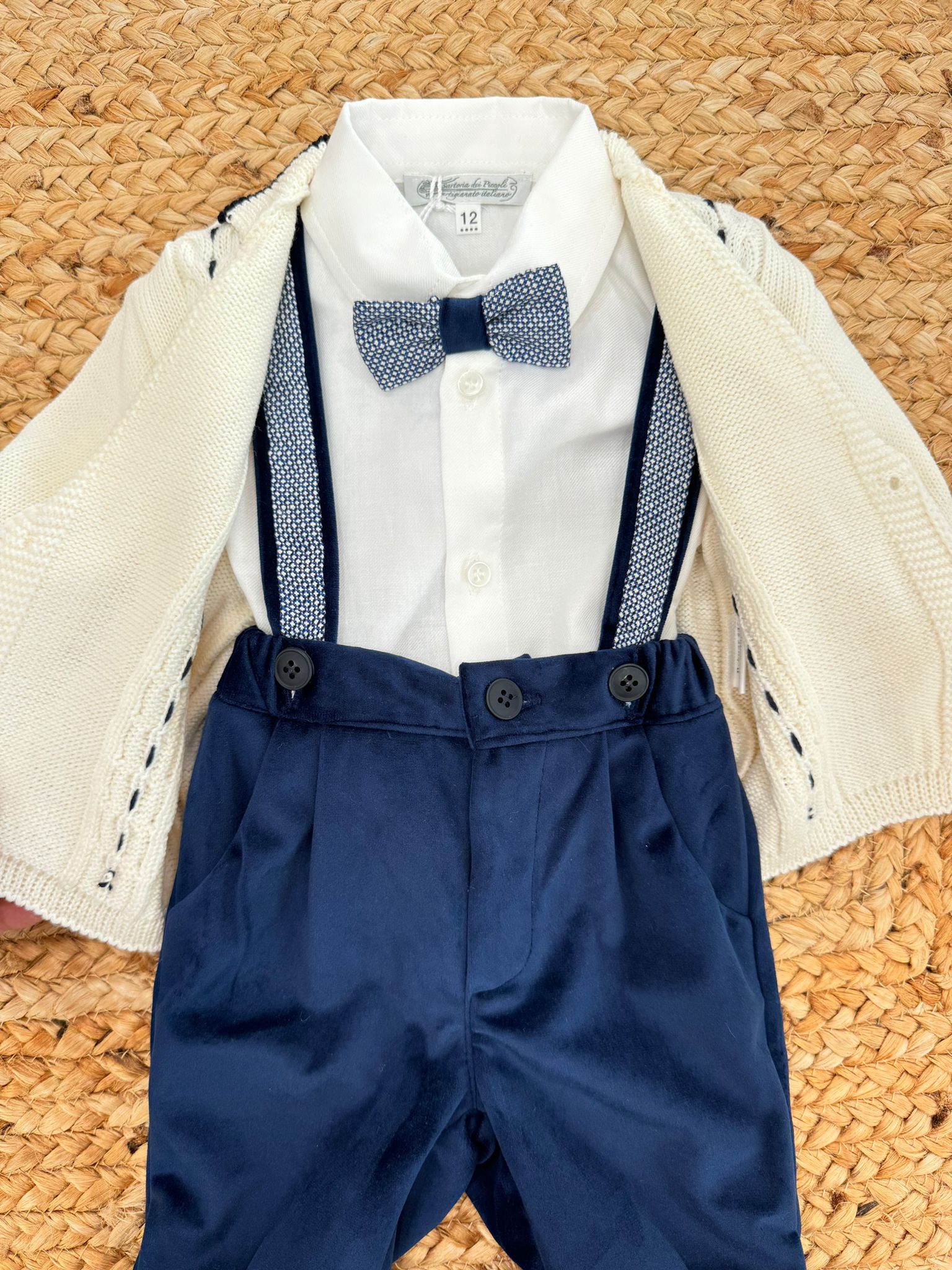 Completo battesimo bimbo panna e blu con papillon