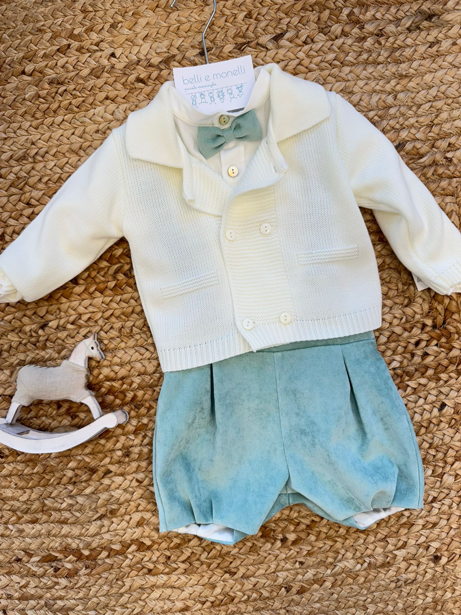 Completo battesimo neonato velluto verde salvia e camicia panna