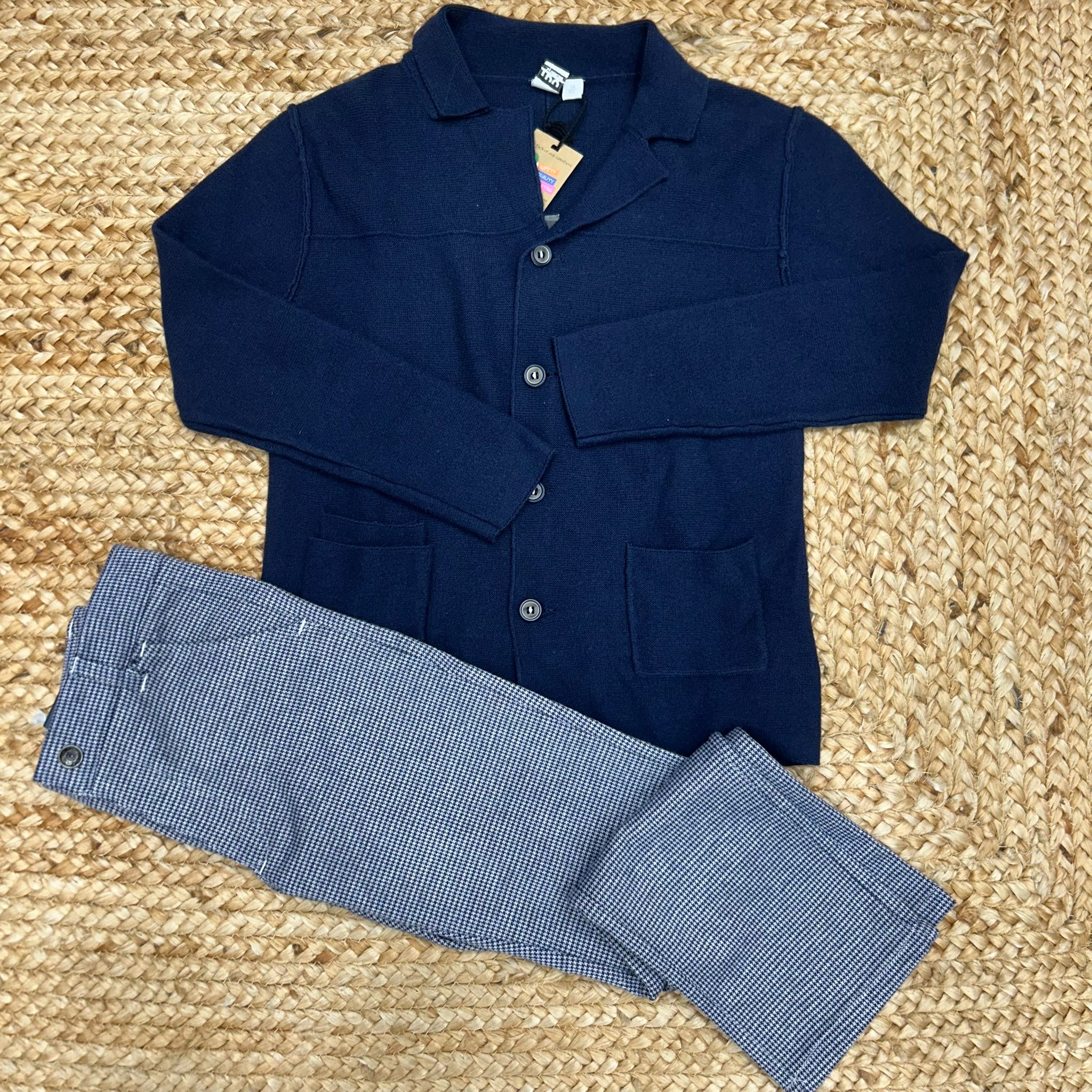 Completo bimbo blu con cardigan e pantalone a microfantasia