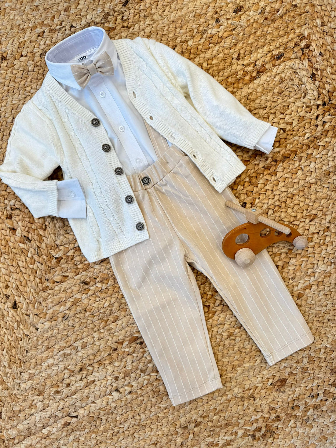 completo elegante panna e beige, abbigliamento bimba, moda bimbi, outfit per occasioni speciali, completo cerimonia, comfort e stile, Belli e Monelli.