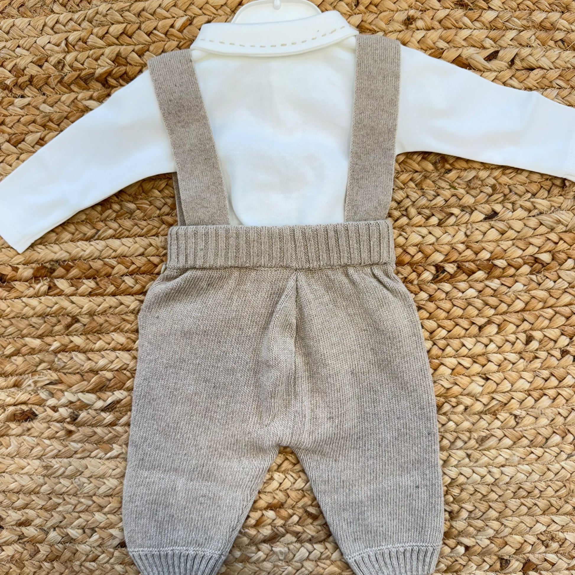 Completo neonato lana e cashmere beige con bretelle retro