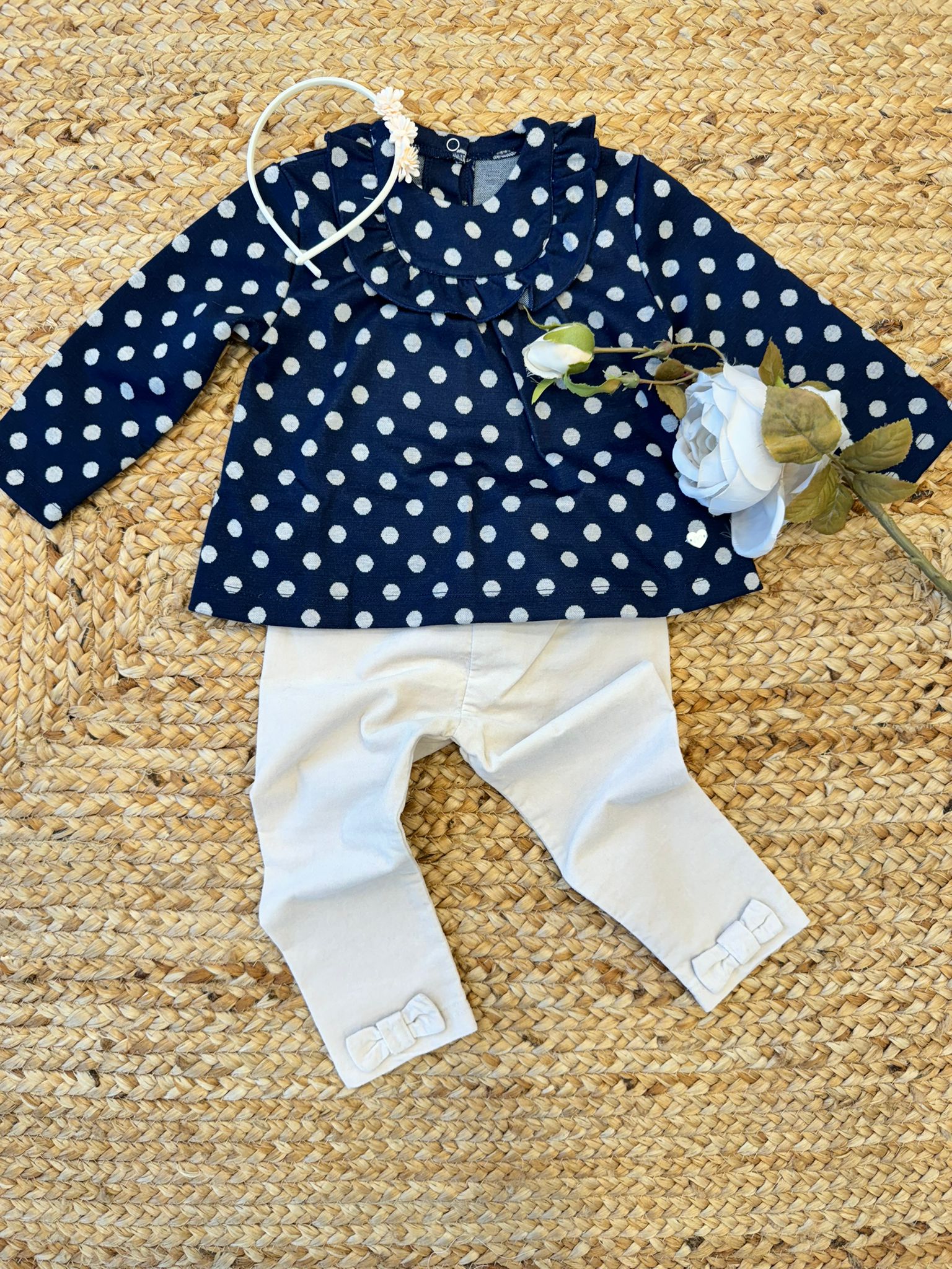 completo a pois, maglietta a pois, iDO, outfit bambina, abbigliamento bimba, completi bimba, moda bimbi, pantaloni a pois, look pratico e divertente, comfort e stile, Belli e Monelli, stile trendy.