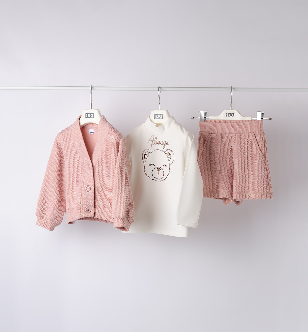 Coordinato bimba rosa tre pezzi con cardigan, maglia e shorts