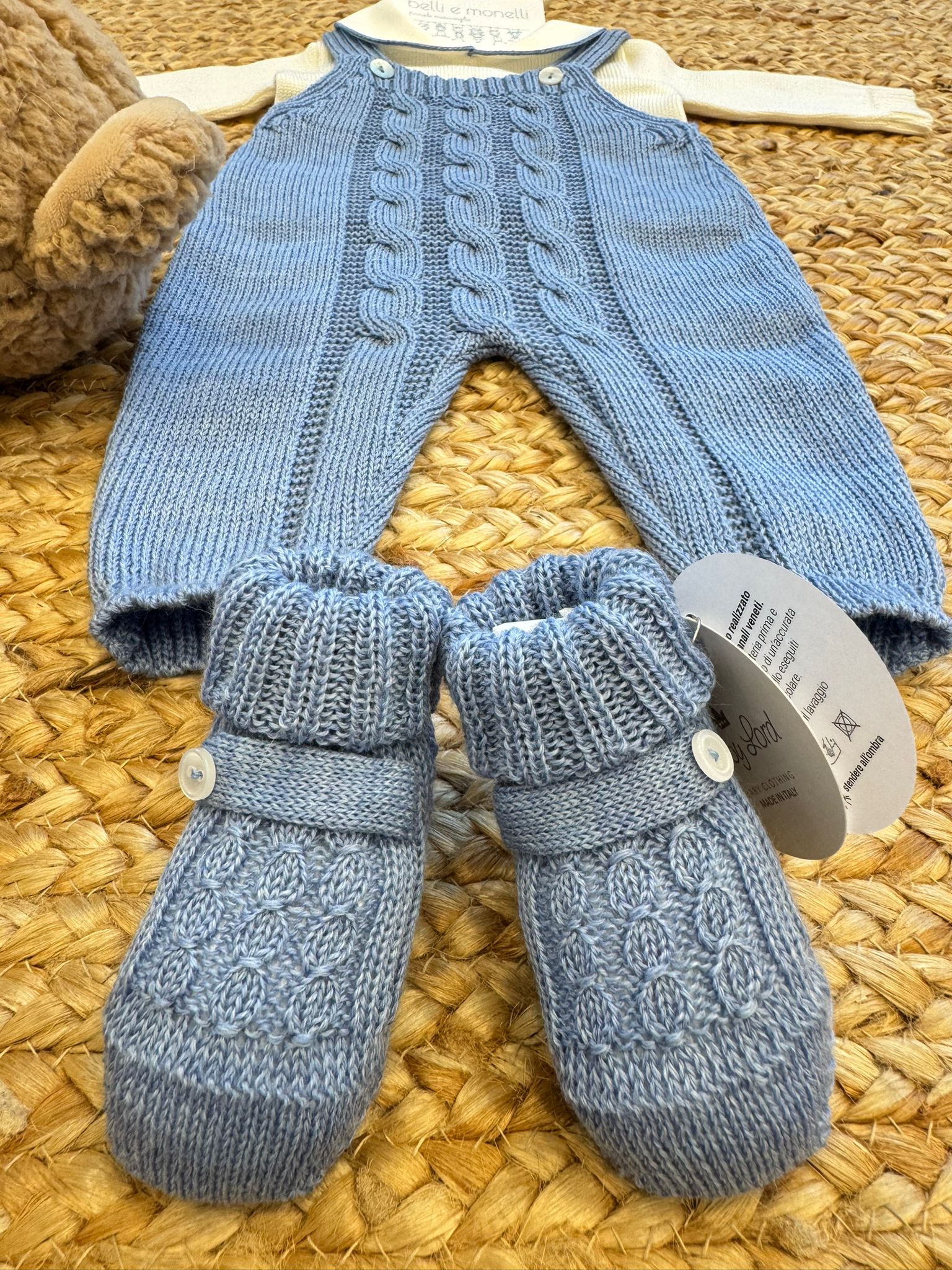 Coordinato neonato 100% lana azzurro con salopette e scarpette
