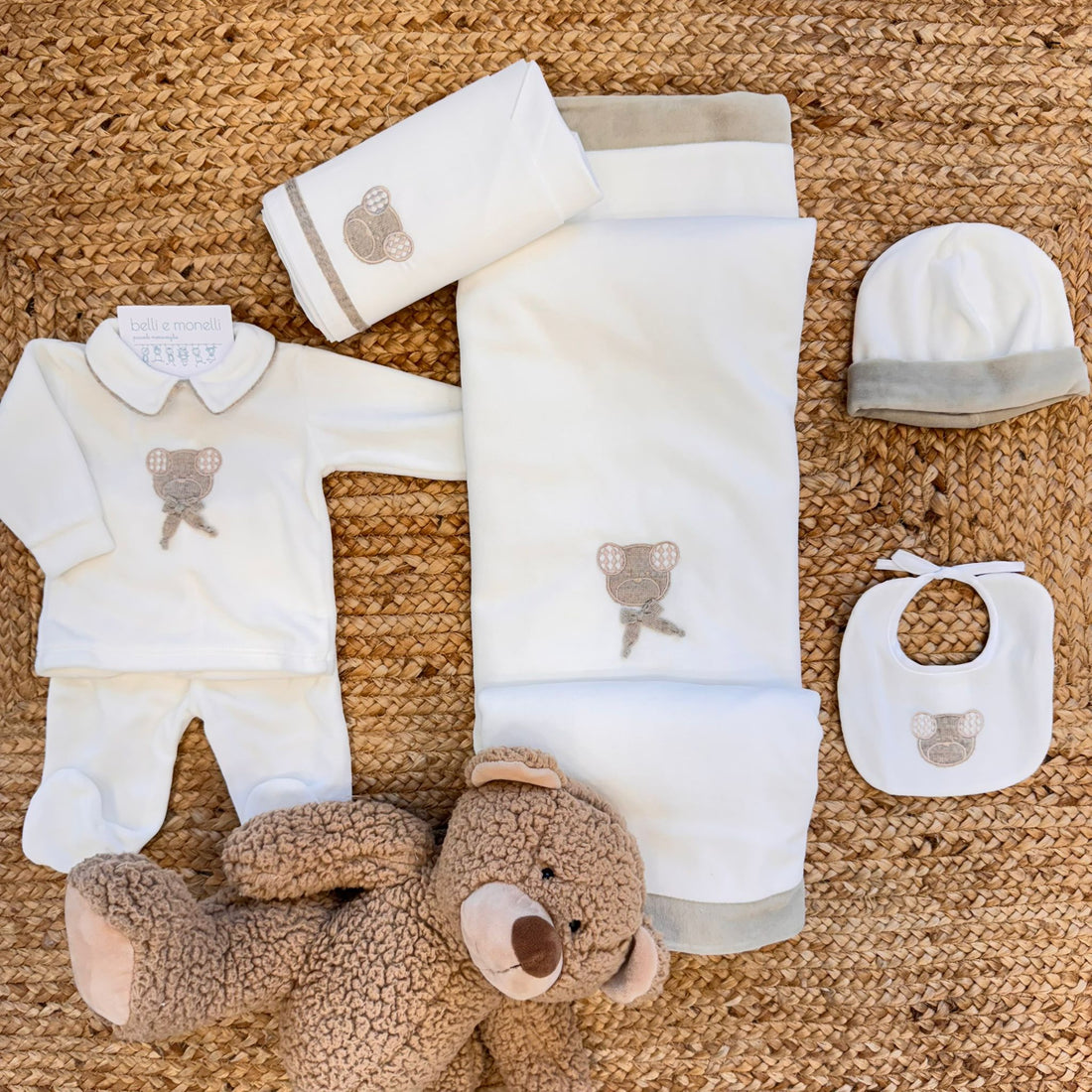 Coordinato uscita clinica in ciniglia per neonato con ricamo orsetto beige