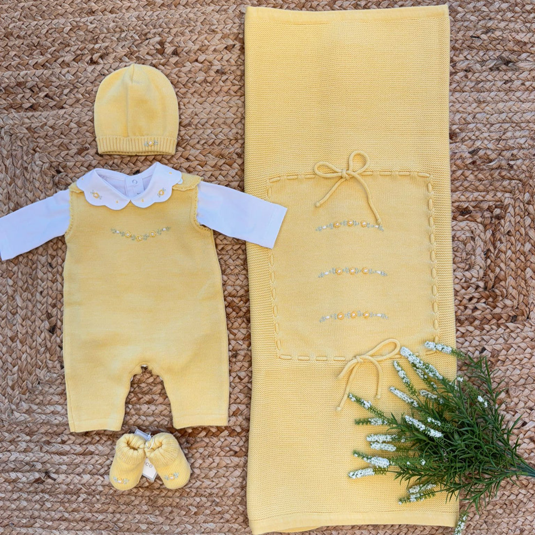 Coordinato uscita clinica neonata giallo completo