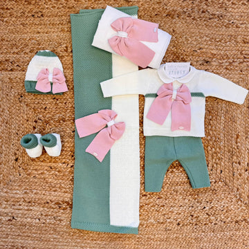 Coordinato uscita clinica neonata verde foglia e panna con fiocco rosa