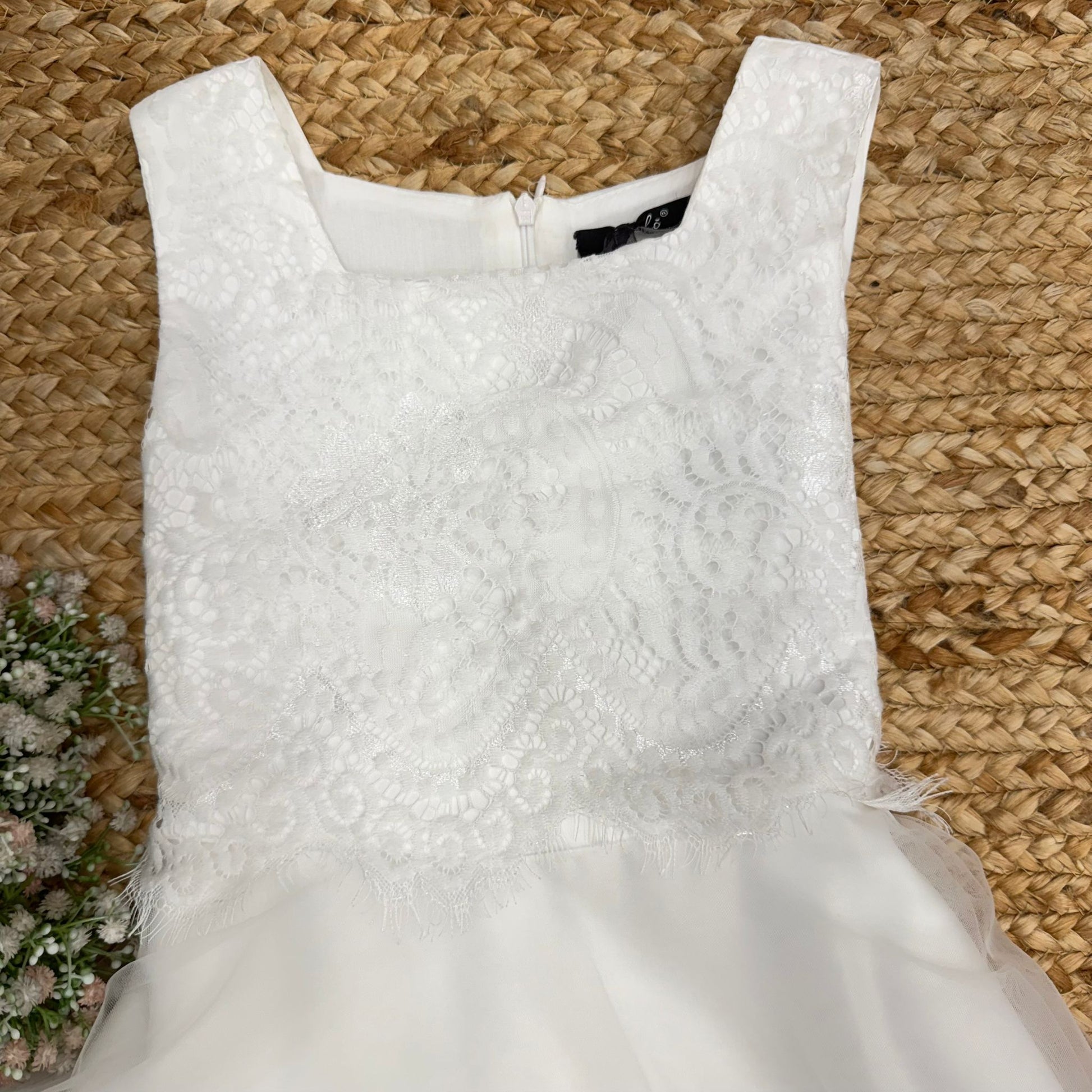Dettaglio corpino in pizzo abito comunione bambina