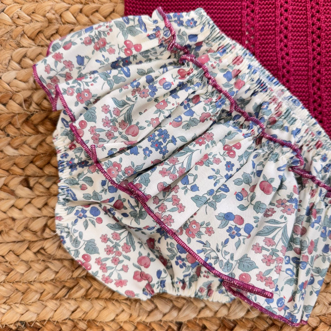 Completo neonata con maglia lampone e culotte floreale