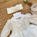 Dettaglio fascia abito battesimo neonata avorio con fiocco