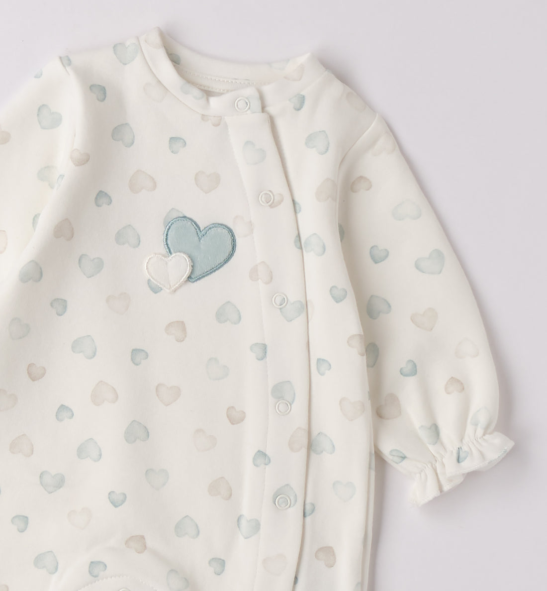 Tutina neonata caldo cotone panna con cuori rosa e beige, fronte.