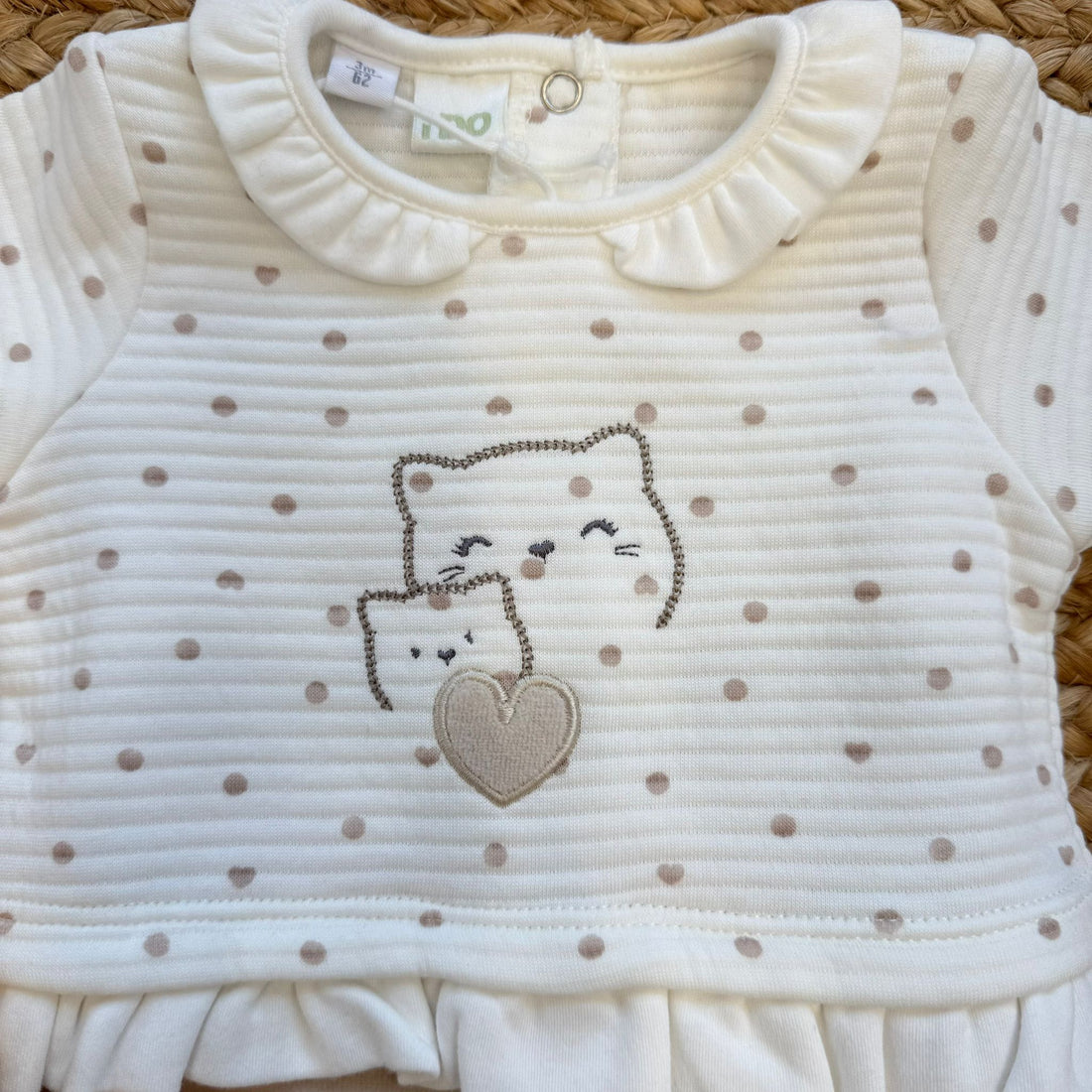 Tutina neonata panna con ricamo gattini e pois beige