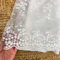 Dettaglio tulle ricamato floreale abito comunione