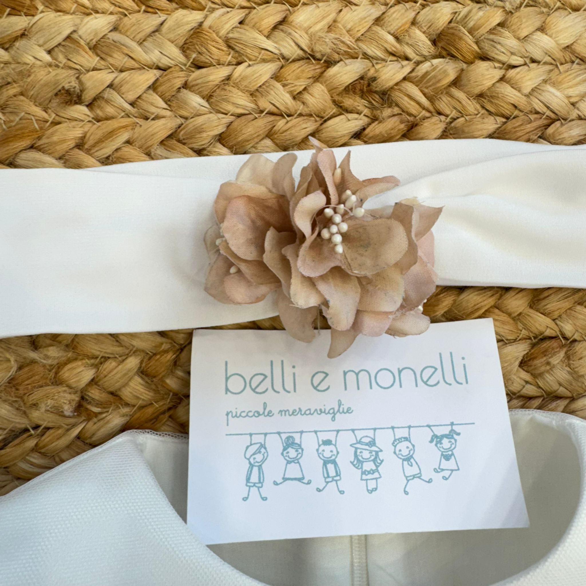 Fascia battesimo bimba con fiore beige coordinato