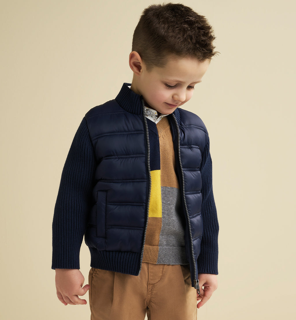 Giubbotto imbottito tessuto termico blu bambino indossato