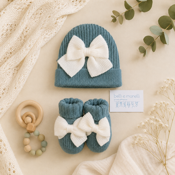 Set cappellino e scarpette neonato in pura lana con fiocco panna